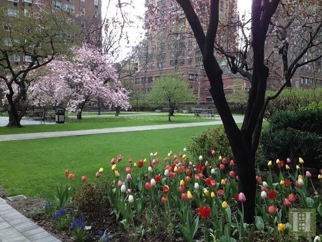 Foto del edificio - 30 West 60th Street