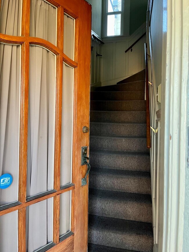 Entrance - 453 Utah St