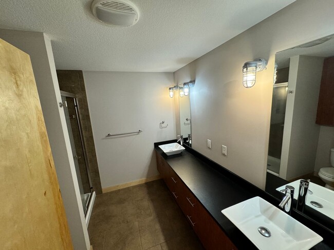 Building Photo - Stunning Modern Urban Loft – Spacious, Sty...