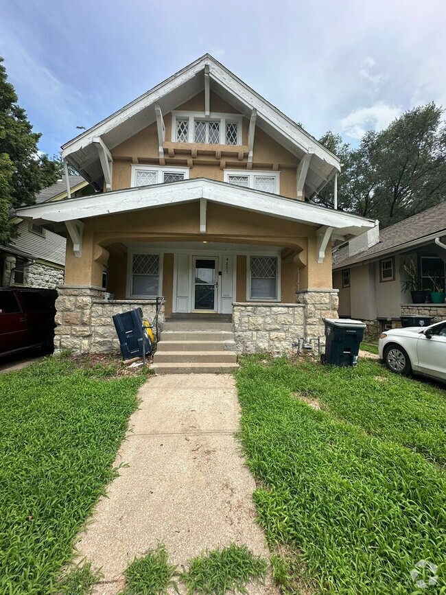Building Photo - 4221 Chestnut Ave