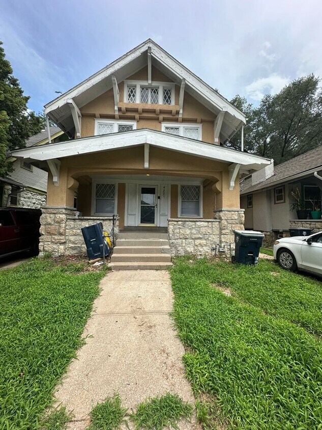 Foto principal - 4 bedroom 1.5 bath