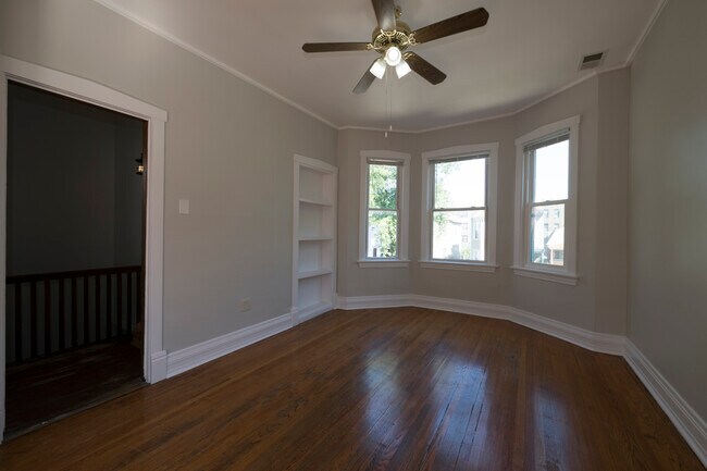 Foto del edificio - 3130 N Bernard St