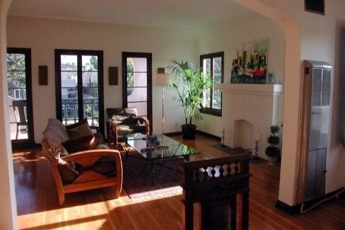 Living room - 1342 1/2 E Harvard St
