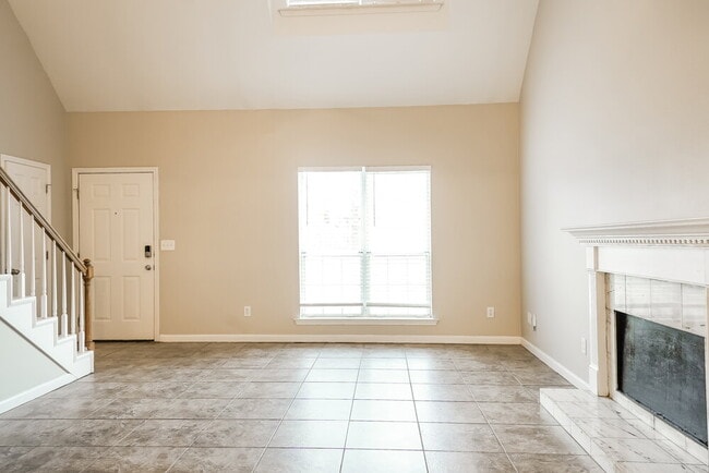 Building Photo - 148 Pebble Ln
