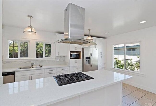 Photo - 1037 W 73rd St House