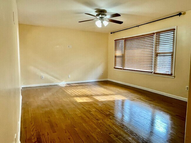 Building Photo - Austell Rental- Open House Saturday Feb 22...