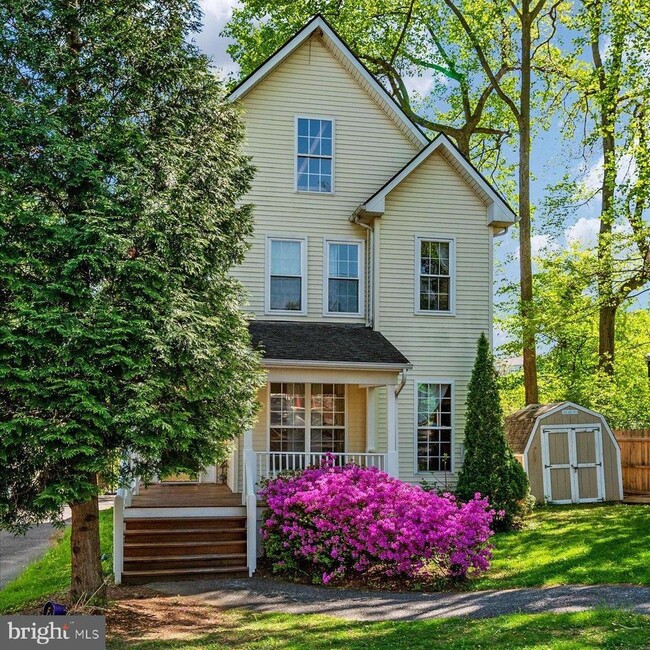 Building Photo - 11109 Hillsdale Dr