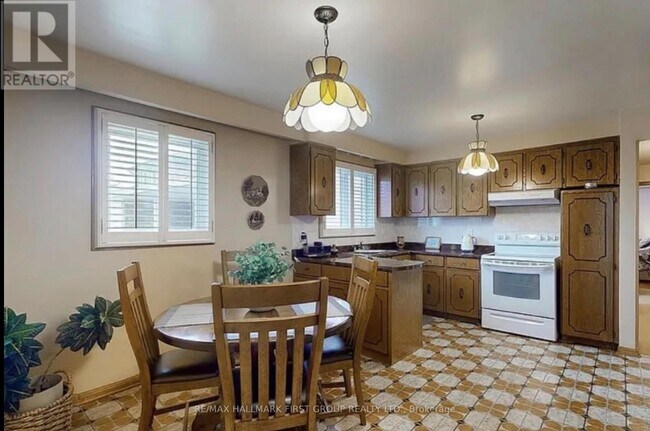 Building Photo - 23 St Paschal Ct