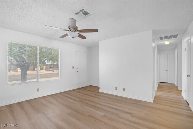 Foto del edificio - 540 Longtree Ave