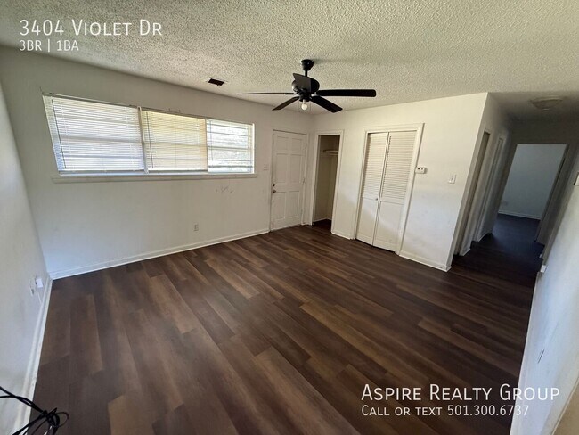 Building Photo - 3404 Violet Dr