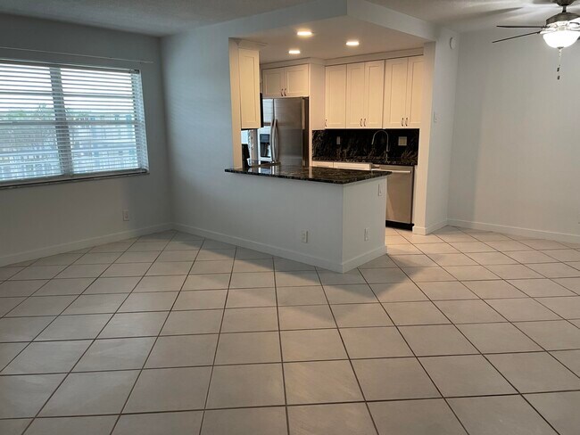 Foto del edificio - 37 Yacht Club Dr