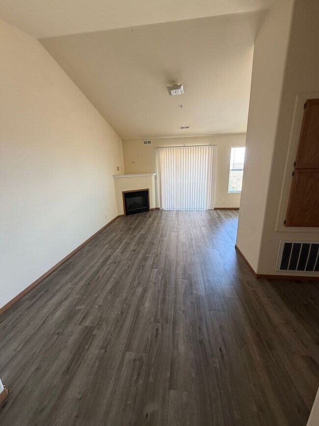 Foto del edificio - 6405 Chapel Hill Blvd