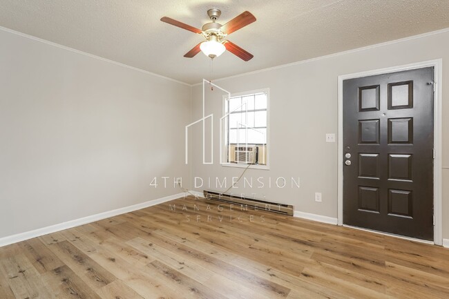Building Photo - "Charming 1-Bedroom Gem at 3970 Bradford C...
