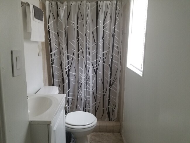 Bathroom - 7908 Rosaryville Rd