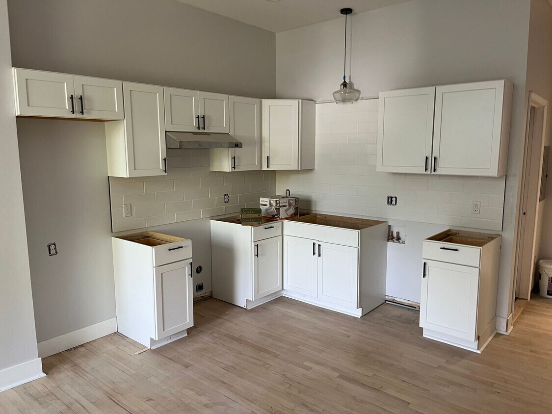 Building Photo - 1030 S Holmes St