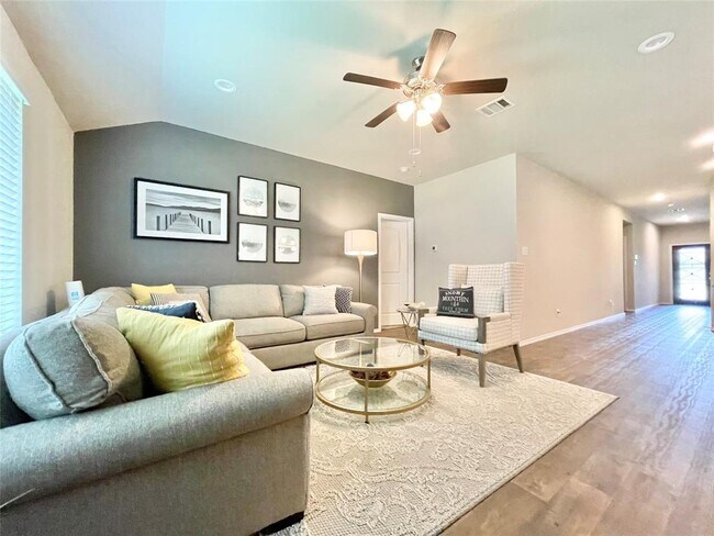 Foto del edificio - 40386 Blossom Vly Ln