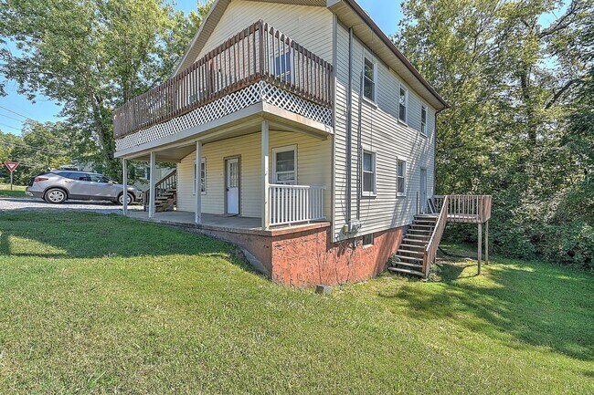 Building Photo - 635 S McKee St