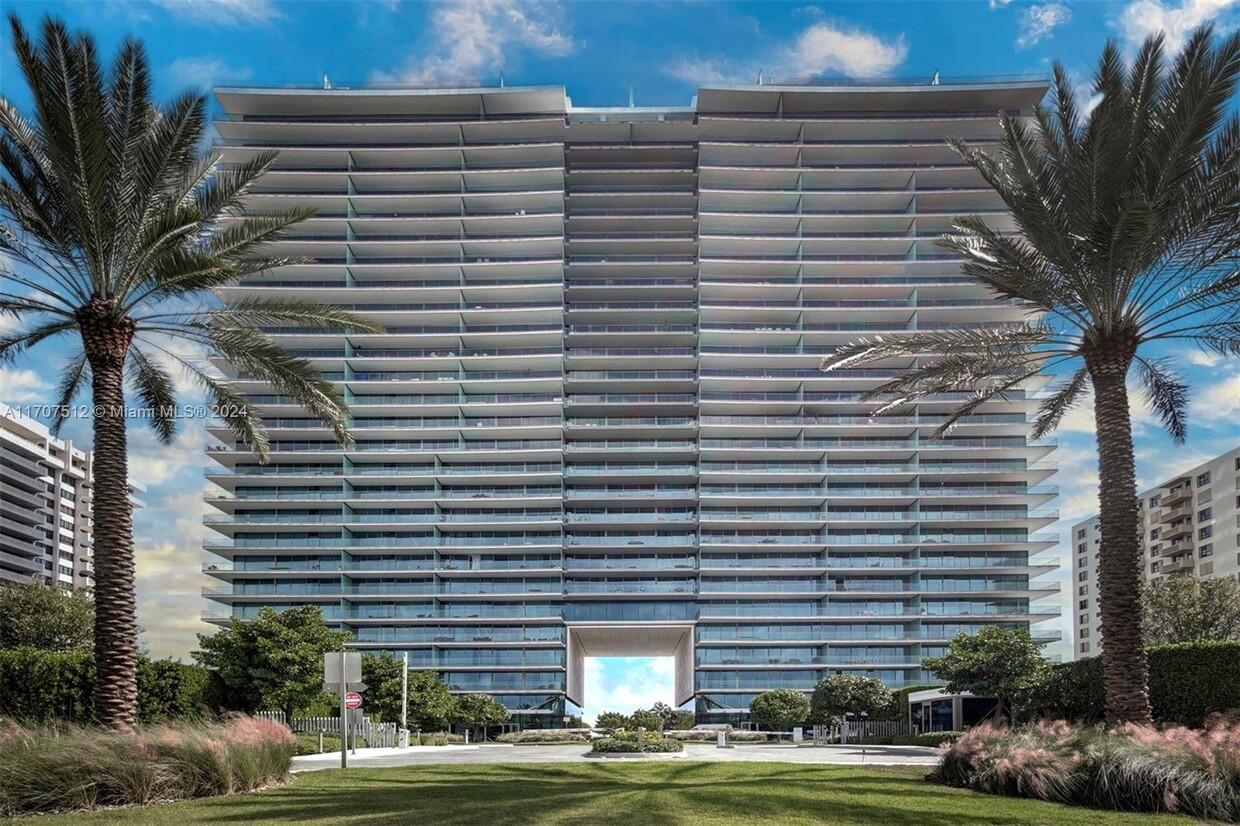 Foto principal - 10201 Collins Ave