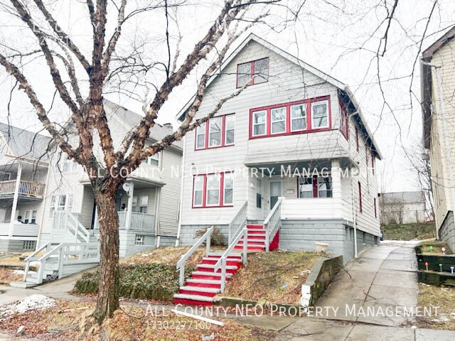 Building Photo - Lovely, Freshly Renovated Apartment near L...