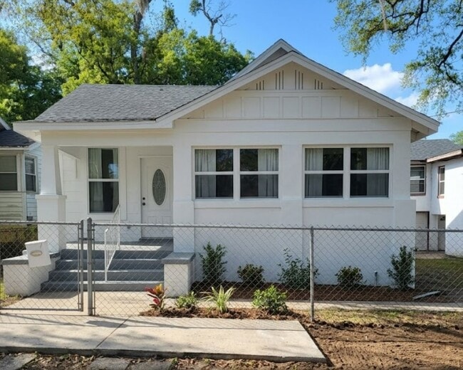 Building Photo - 324 Nixon St