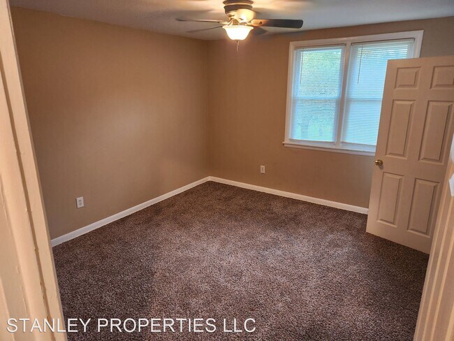 Building Photo - 3 br, 1 bath House - 439 Eastlawn St