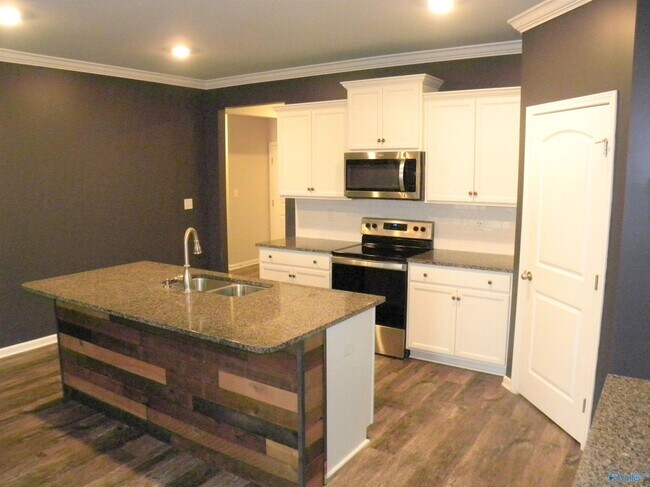 Foto del edificio - 133 Sunlit Grove Dr