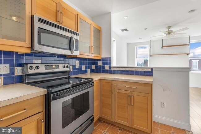 Foto del edificio - 3001 W Girard Ave