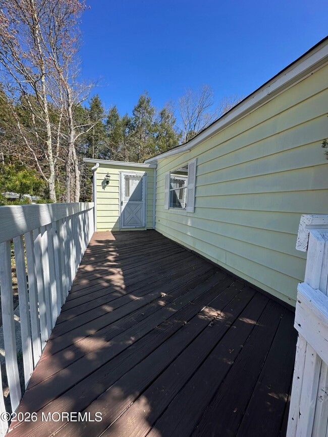 Foto del edificio - 16 Maplewood Dr