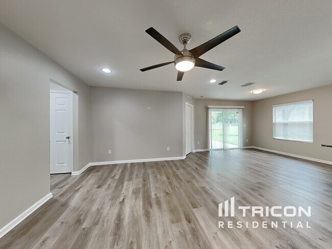 Foto del edificio - 8206 Maple St