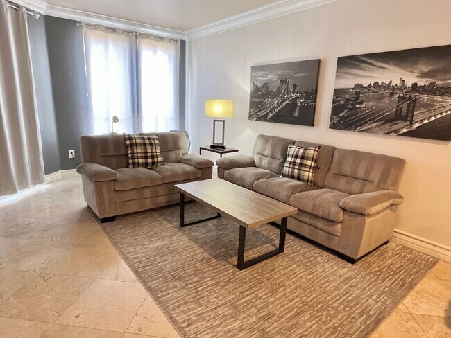 Foto del edificio - Luxurious 2 Bed/2 Bath Condo: Resort Living Just Minutes from the Las Vegas Strip!