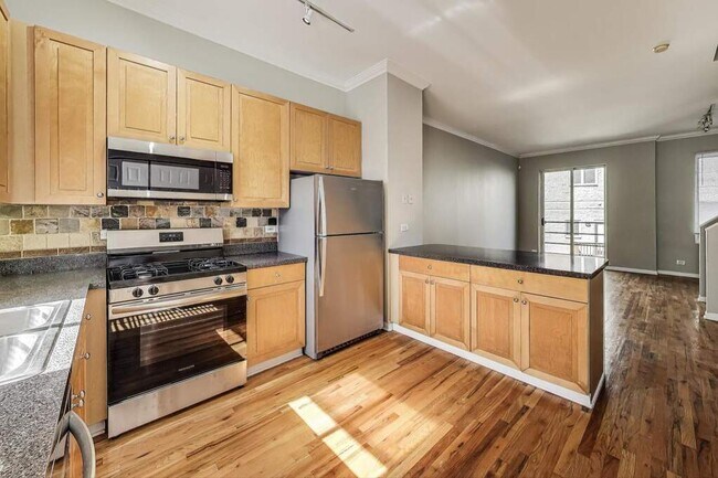 Foto del edificio - 1145 W Newport Ave