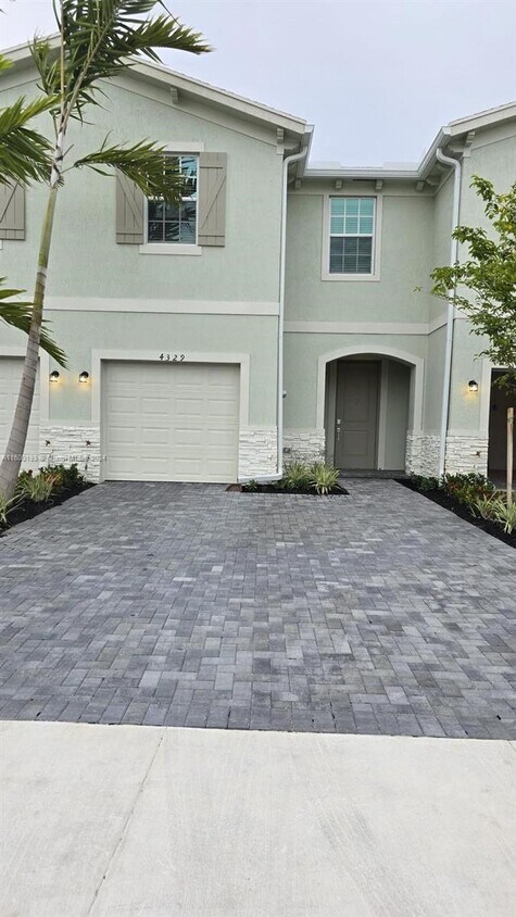 Foto principal - 4329 Pond Lily Ln