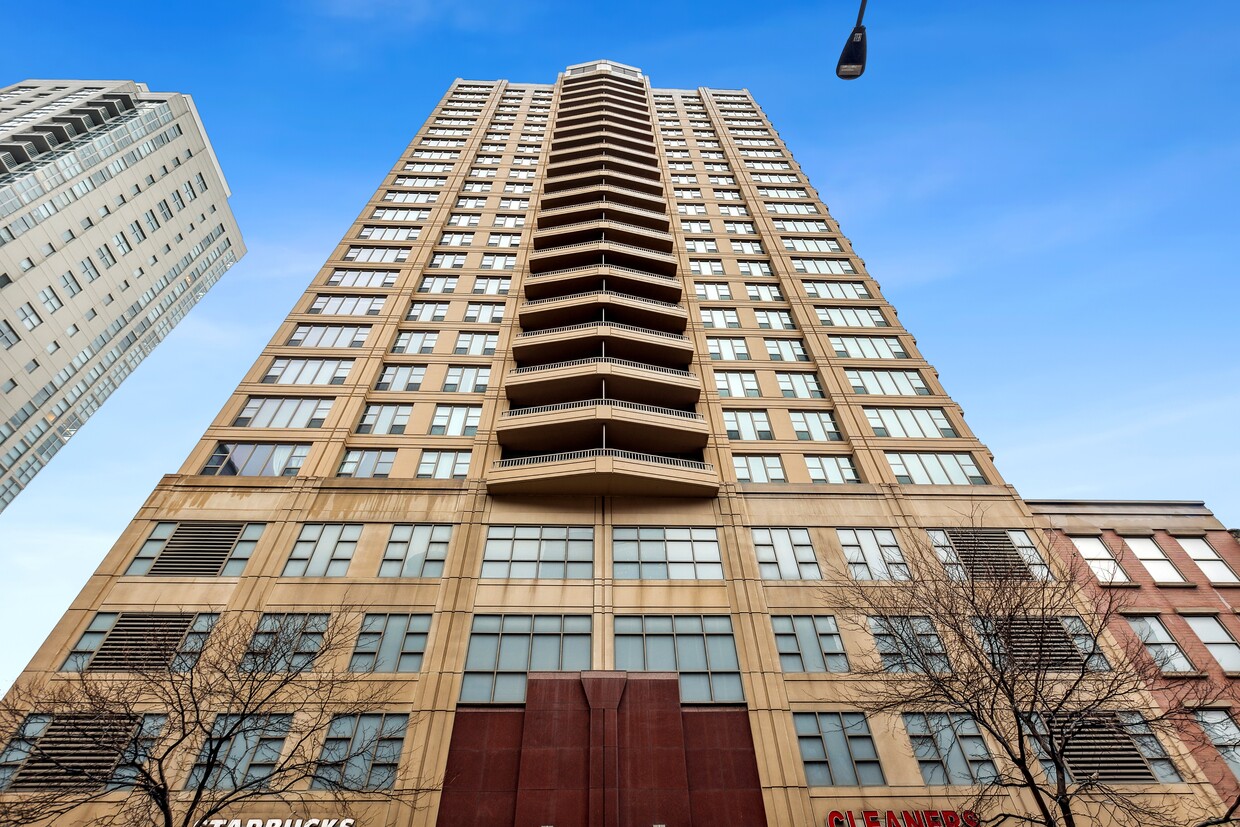 200 N Jefferson St Unit 902, Chicago, IL 60661 Condo for Rent in