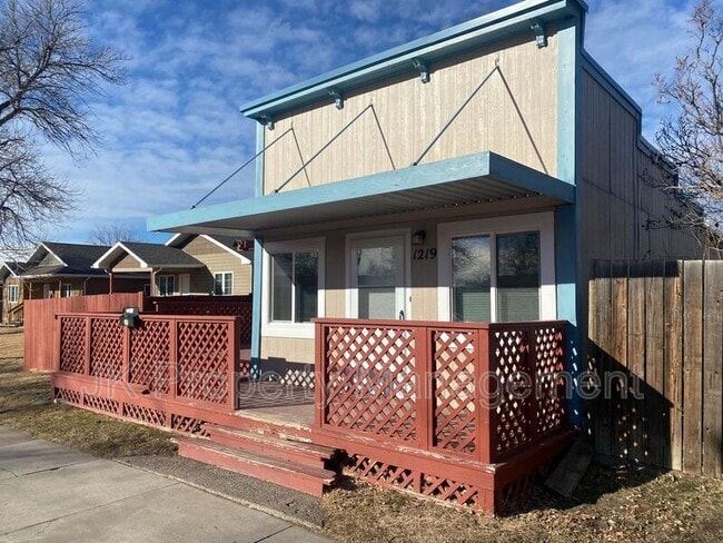 Building Photo - 1219 6th Ave S