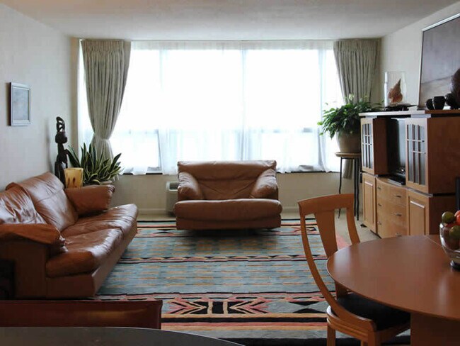 Foto del edificio - 5100 N Marine Dr