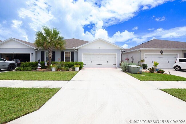 Building Photo - 818 Persimmon Pl