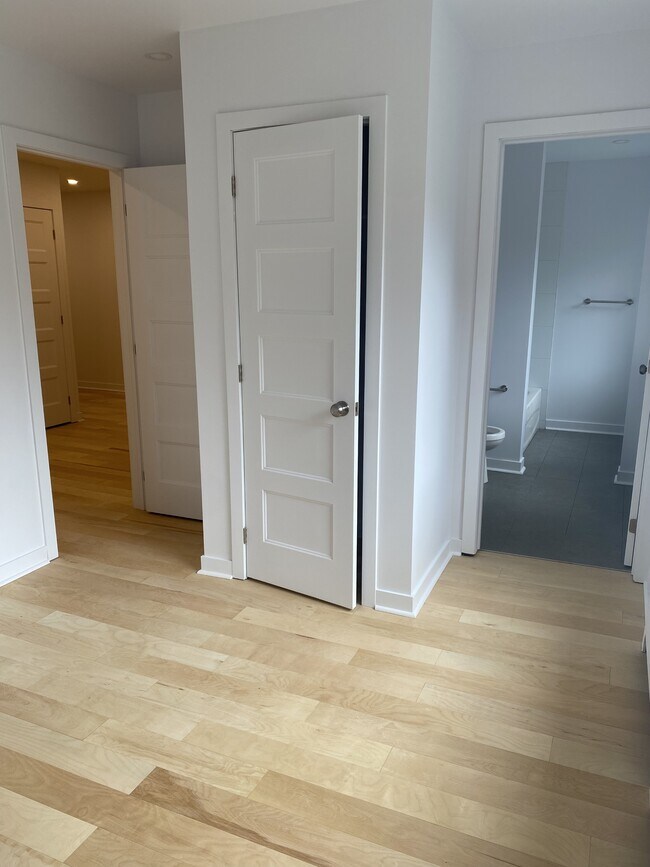 Photo du bâtiment - 5491 Av. Victoria