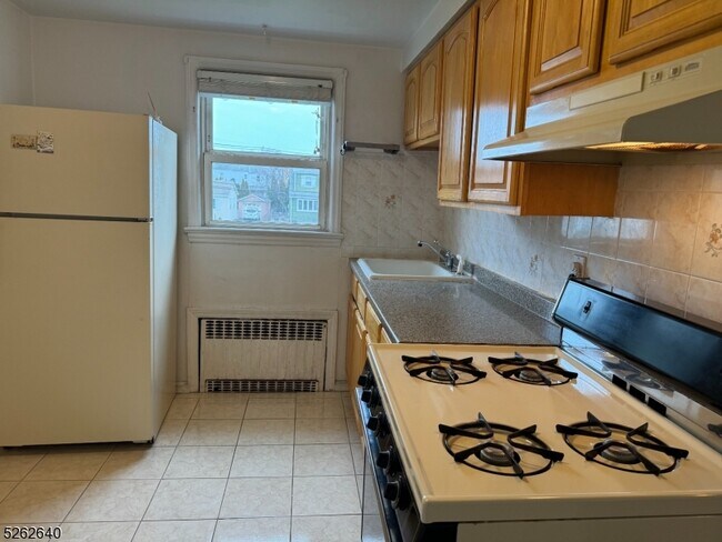 Building Photo - 52 Stover Ave