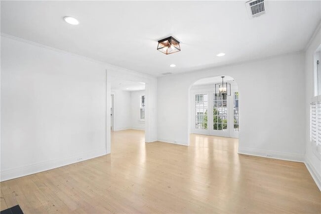 Building Photo - 2512 Brookwood Dr NE