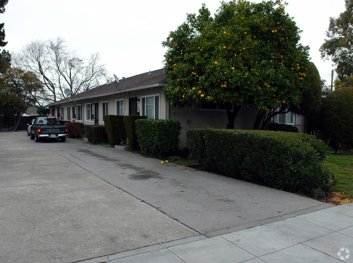 Primary Photo - 2901 Alma St