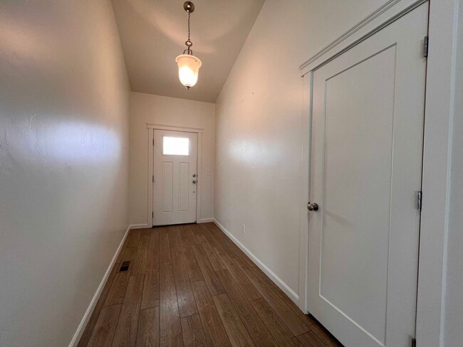 Building Photo - 611 W 650 S