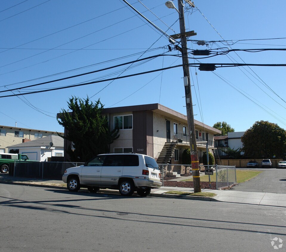 Foto del edificio - 5232-5240 Riverside Ave