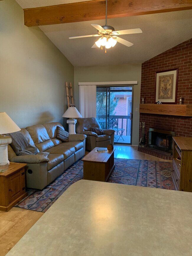 Cozy living room with fireplace and deck - 2934 Holly Ave