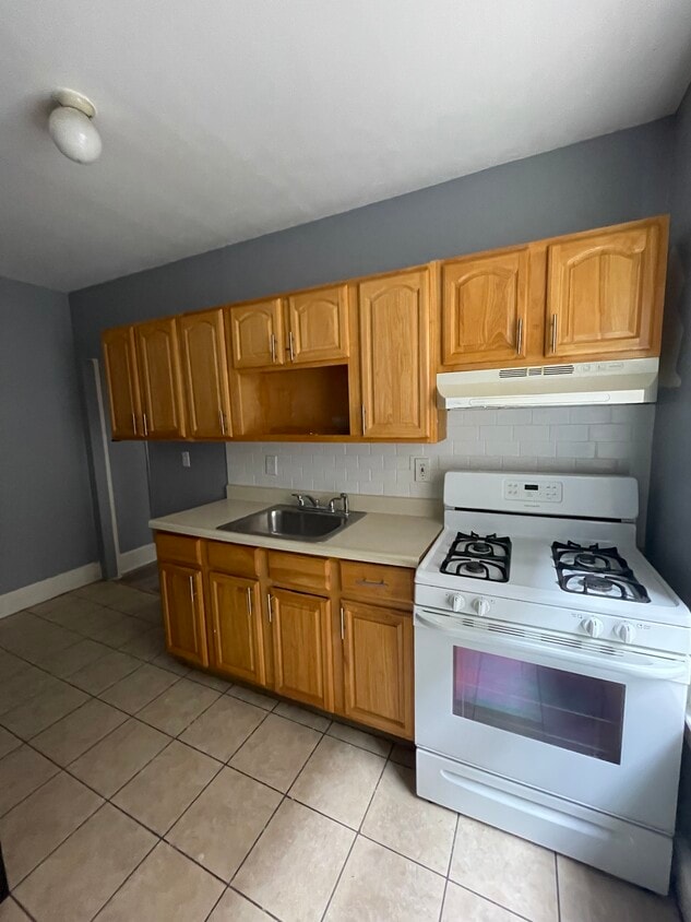 Primary Photo - 130 W 47th St