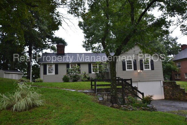 Building Photo - 17865 Leeland Orchard Rd