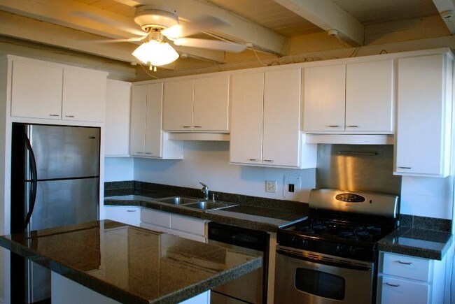 Interior - 316-328 Thalia St