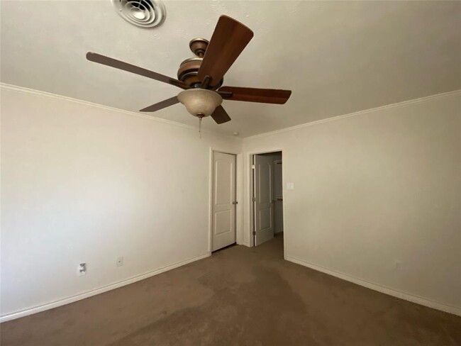 Building Photo - 6814 Golfcrest Dr
