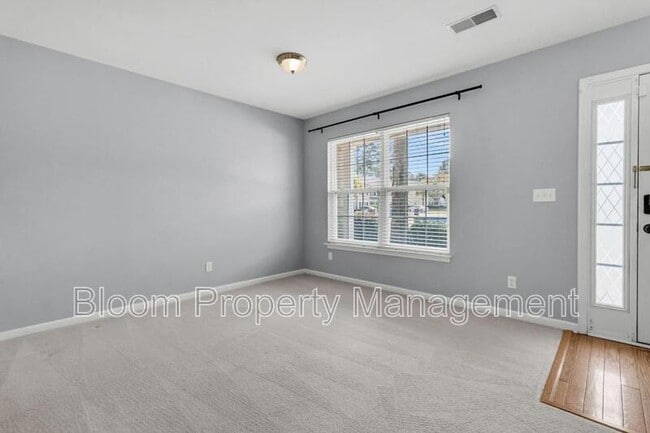 Foto del edificio - 9030 Maple Grove Dr