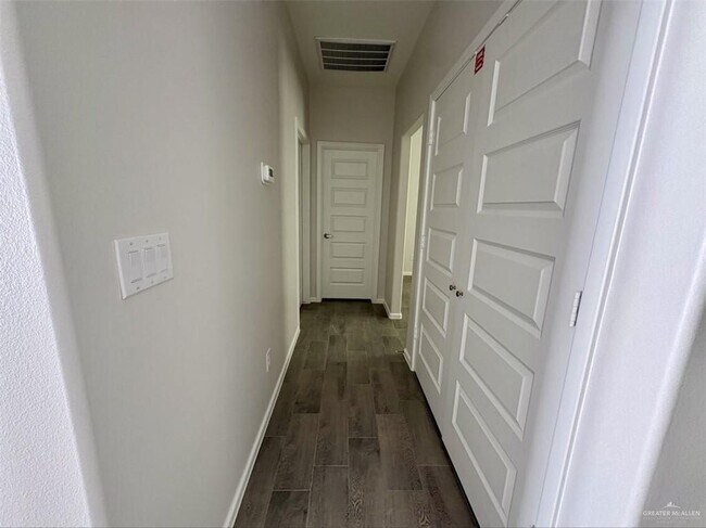Foto del edificio - 8 W Harrison Ave