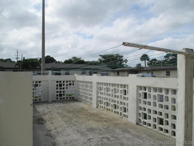 Foto del edificio - 2951 Ashley Dr W